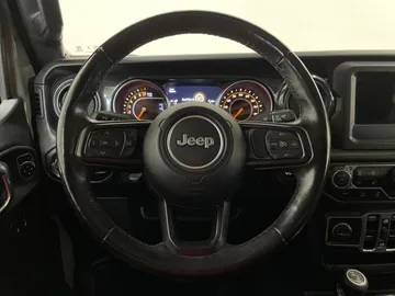 2021 Jeep Gladiator - image 25