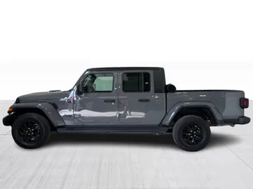 2021 Jeep Gladiator - image 10