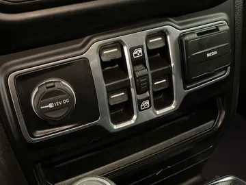 2021 Jeep Gladiator - image 23
