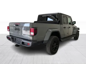 2021 Jeep Gladiator - image 14