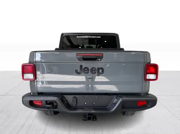 2021 Jeep Gladiator - image 12