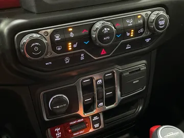 2021 Jeep Gladiator - image 20