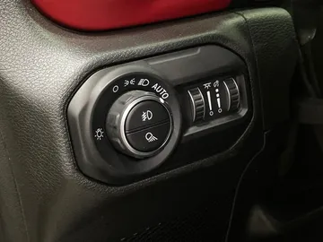 2021 Jeep Gladiator - image 28