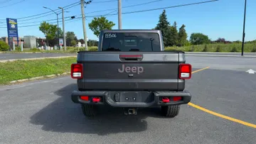 2021 Jeep Gladiator - image 6