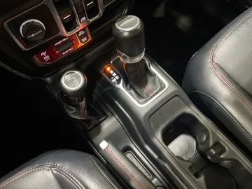 2021 Jeep Gladiator - image 26