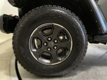 2021 Jeep Gladiator - image 6