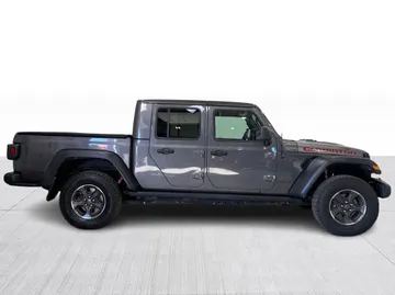 2021 Jeep Gladiator - image 2