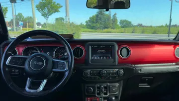 2021 Jeep Gladiator - image 9