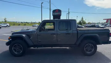 2021 Jeep Gladiator - image 4