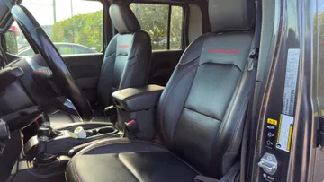 2021 Jeep Gladiator - image 8