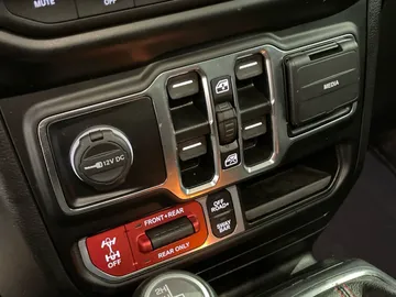 2021 Jeep Gladiator - image 23