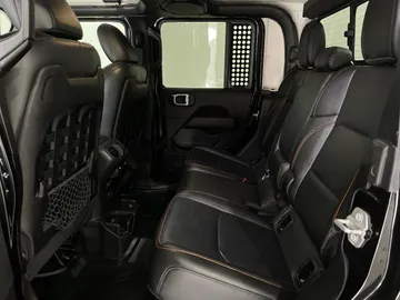 2023 Jeep Gladiator - image 15