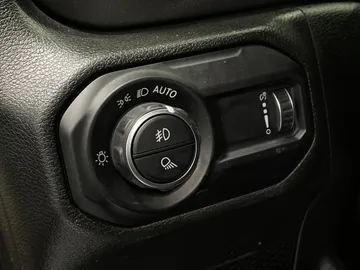2023 Jeep Gladiator - image 29