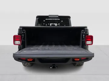 2023 Jeep Gladiator - image 13