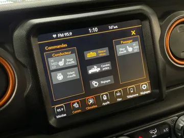 2023 Jeep Gladiator - image 24