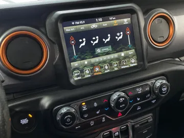 2023 Jeep Gladiator - image 20