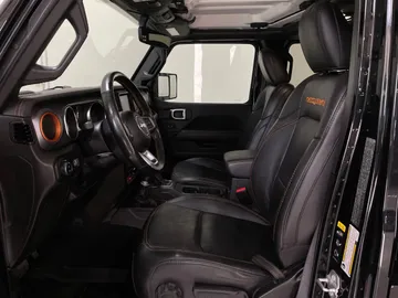 2023 Jeep Gladiator - image 3