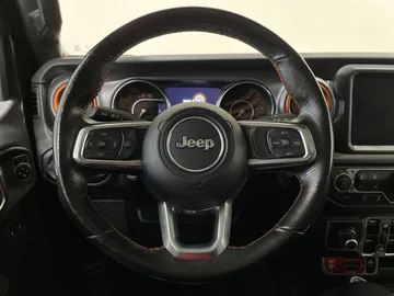 2023 Jeep Gladiator - image 25