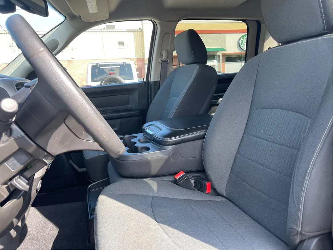2023 Ram 1500 Classic — photo 3