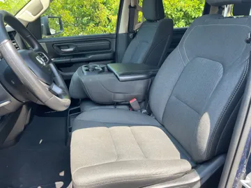 2019 Ram 1500 - image 3
