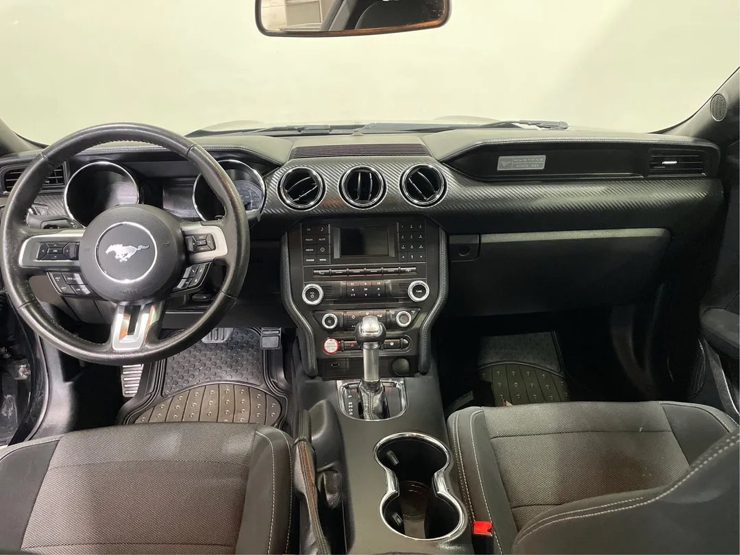 2017 Ford Mustang — photo 4