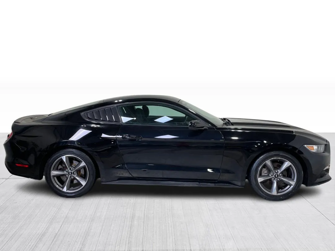 2017 Ford Mustang — photo 2