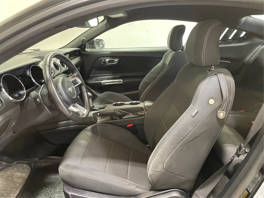 2017 Ford Mustang — photo 3