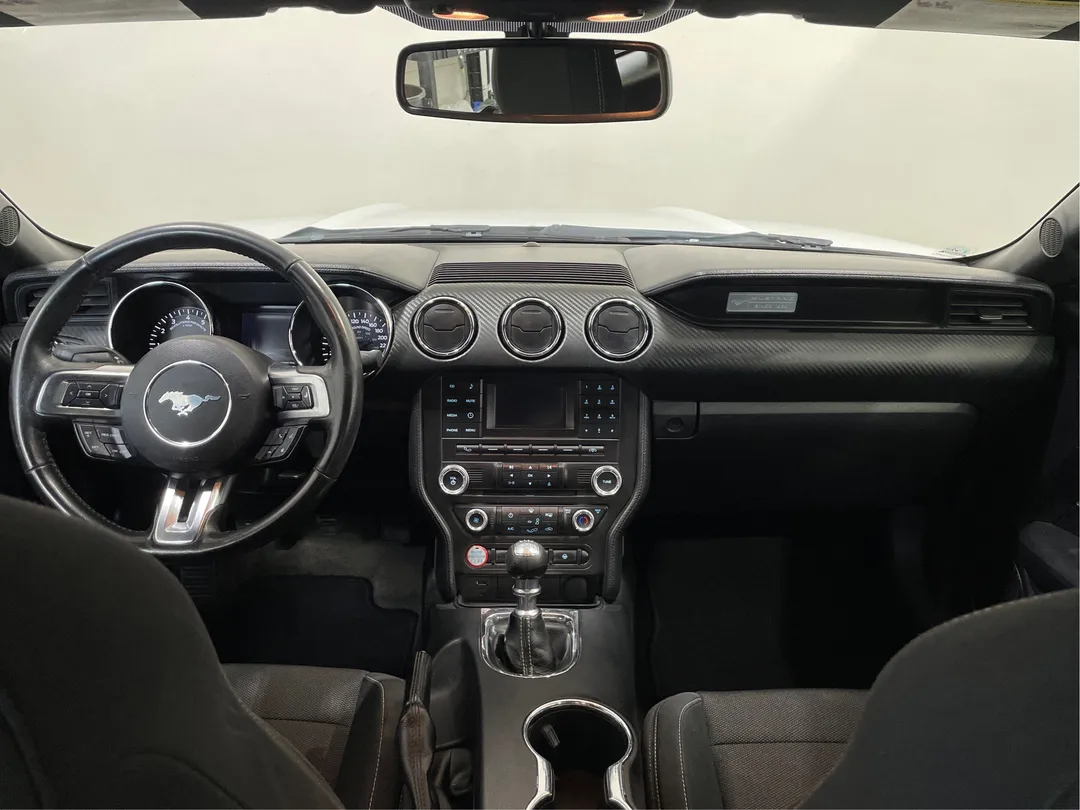 2017 Ford Mustang — photo 4