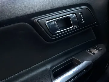 2017 Ford Mustang - image 19