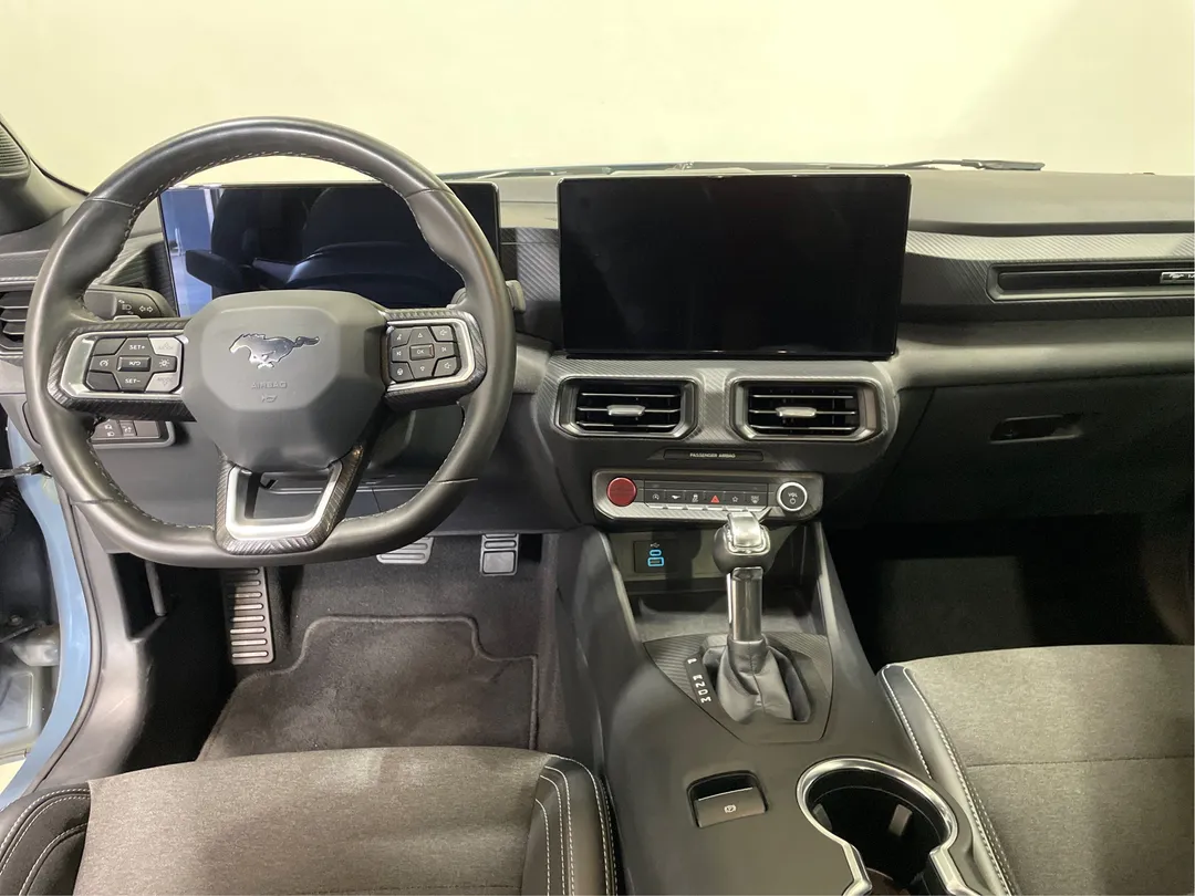 2025 Ford Mustang — photo 4