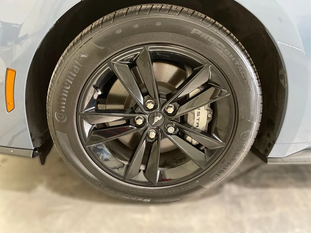 2025 Ford Mustang — photo 5