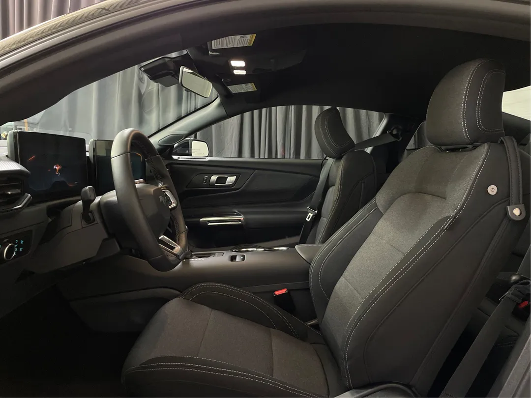 2026 Ford Mustang — photo 3