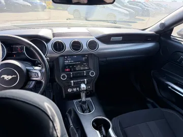 2018 Ford Mustang - image 9