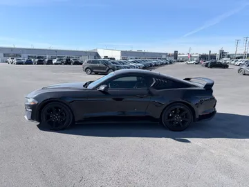 2018 Ford Mustang - image 3