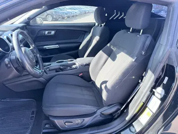 2018 Ford Mustang - image 8
