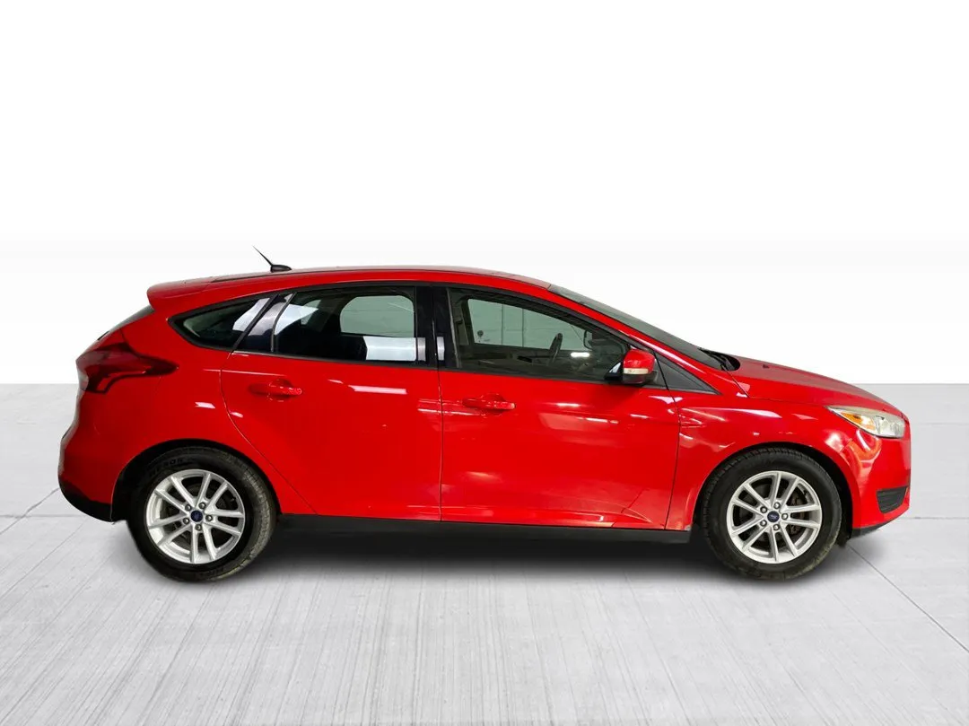 2017 Ford Focus — photo 2