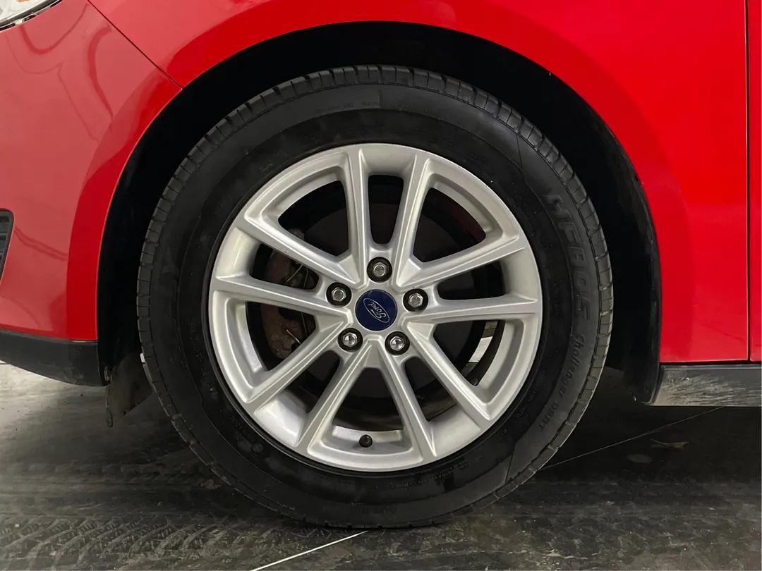 2017 Ford Focus — photo 5