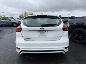 2017 Ford Focus - image 6