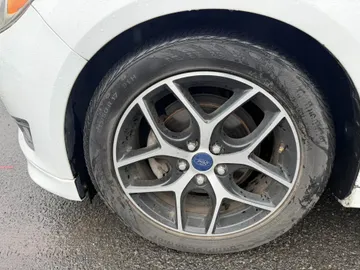 2017 Ford Focus - image 7