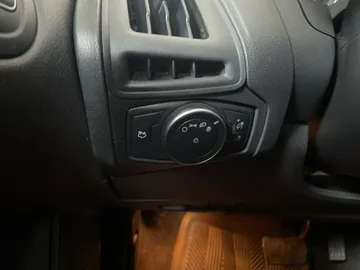 2018 Ford Focus - image 17