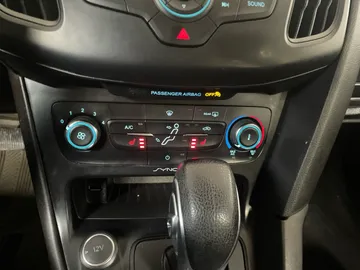 2018 Ford Focus - image 19