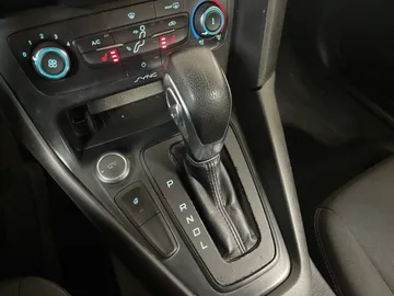2018 Ford Focus - image 24
