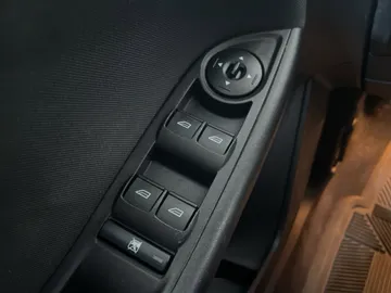 2018 Ford Focus - image 20