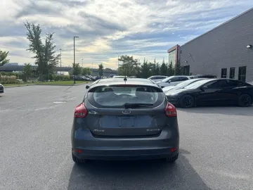 2018 Ford Focus - image 6