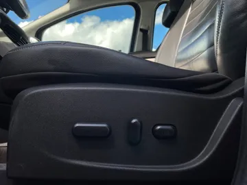 2016 Ford C-Max Energi - image 22
