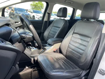 2016 Ford C-Max Energi - image 10
