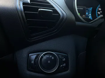 2016 Ford C-Max Energi - image 27
