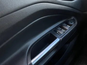 2016 Ford C-Max Energi - image 21