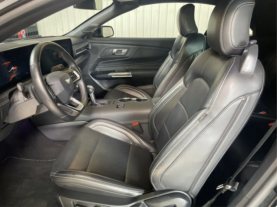 2025 Ford Mustang — photo 3