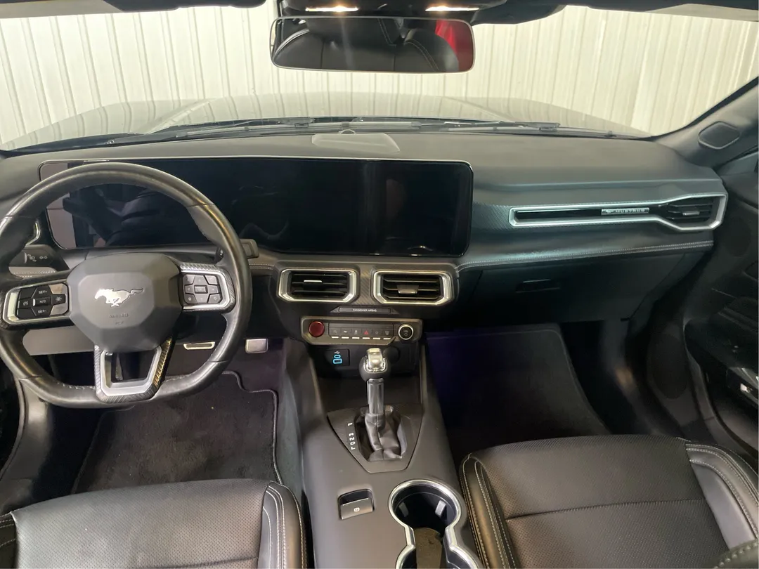 2025 Ford Mustang — photo 4